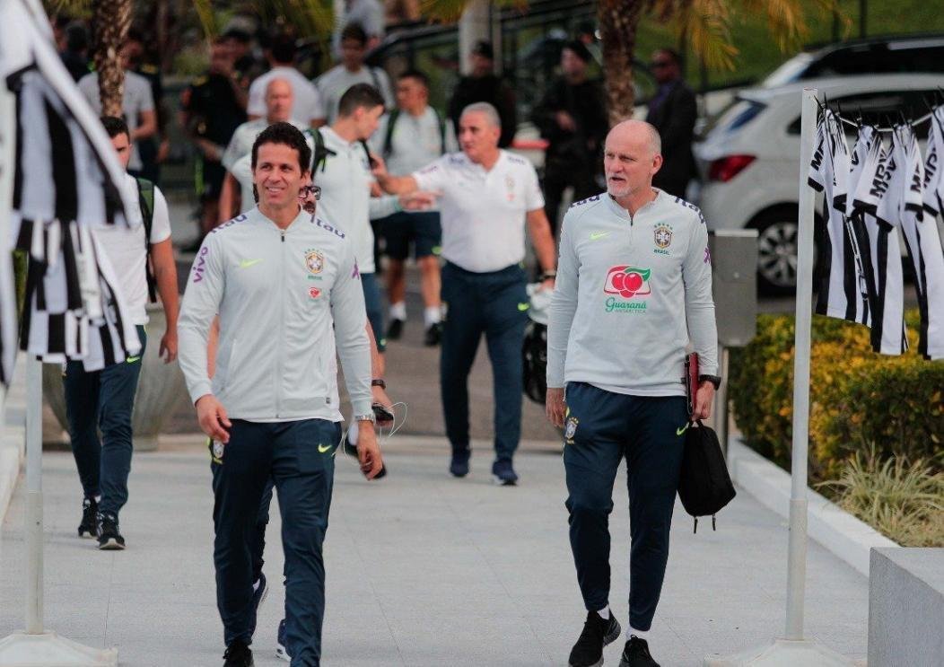 Atltico montou varal com camisas personalizadas para receber jogadores da Seleo Brasileira na Cidade do Galo