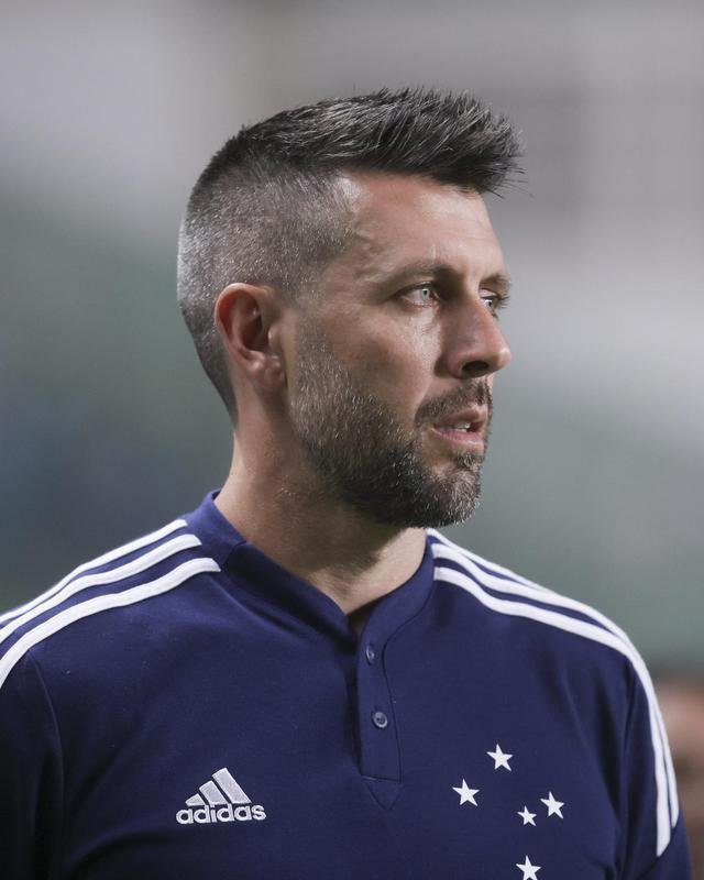 Pezzolano em clássicos pelo Cruzeiro: quatro derrotas em quatro jogos