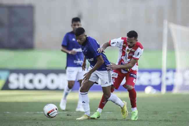 Cruzeiro 1 x 1 Democrata/SL. Jogo muito ruim e empate correspondente aos  dois times