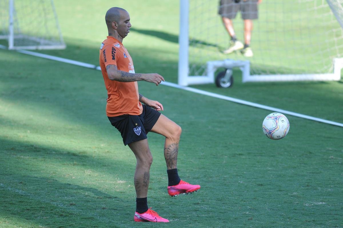 Fotos do treino do Atltico nesta quarta-feira na Cidade do Galo. Time dirigido por James Freitas se prepara para o clssico de sbado, s 19h, no Mineiro, pelo Mineiro
