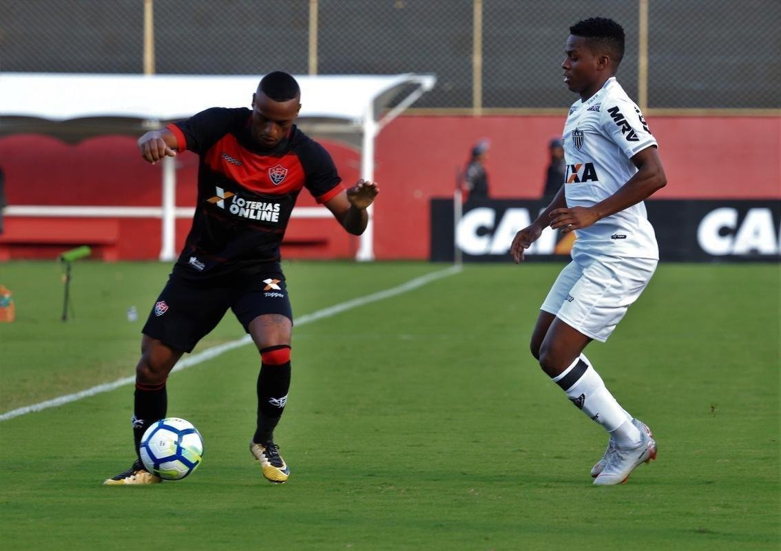 Vitória derrotou Atlético por 1 a 0, no Barradão, com gol de Léo Ceará