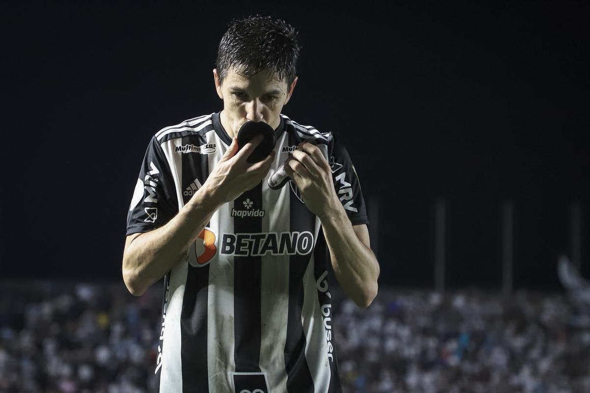 Fotos do jogo entre Santos e Atltico na Vila Belmiro, em Santos, pela 30 rodada do Campeonato Brasileiro