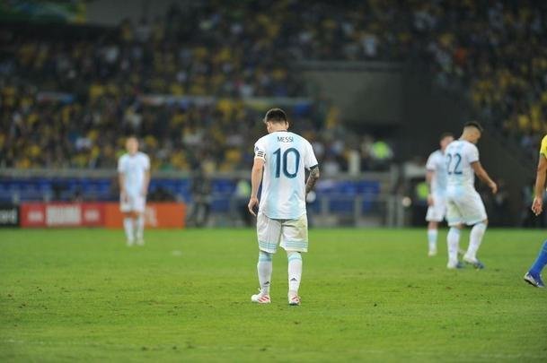 Fotos da vitria do Brasil sobre a Argentina, por 2 a 0, no Mineiro, pela semifinal da Copa Amrica; Gabriel Jesus e Firmino marcaram os gols da seleo em BH