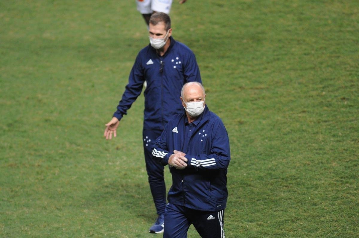 Fotos do jogo entre Amrica e Cruzeiro, no Independncia, em Belo Horizonte, pela 25 rodada da Srie B do Brasileiro