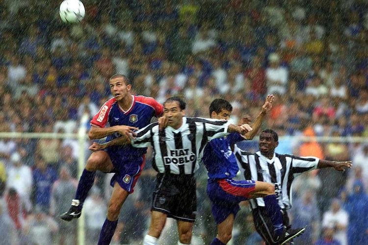 Campeonato Brasileiro de 2001 - Na semifinal do Brasileirão de 2001, em jogo único, o Atlético saiu na frente do São Caetano, mas acabou perdendo de virada, por 2 a 1, no Anacleto Campanella, e acabou eliminado.
