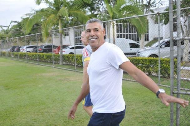 Ex-volante de Cruzeiro e Atltico e hoje treinador, Cerezo passar duas semanas na Toca da Raposa II para acompanhar o trabalho de Mano Menezes