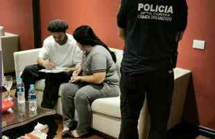 Ministrio Pblico divulgou fotos das detenes de Ronaldinho e Roberto Assis
