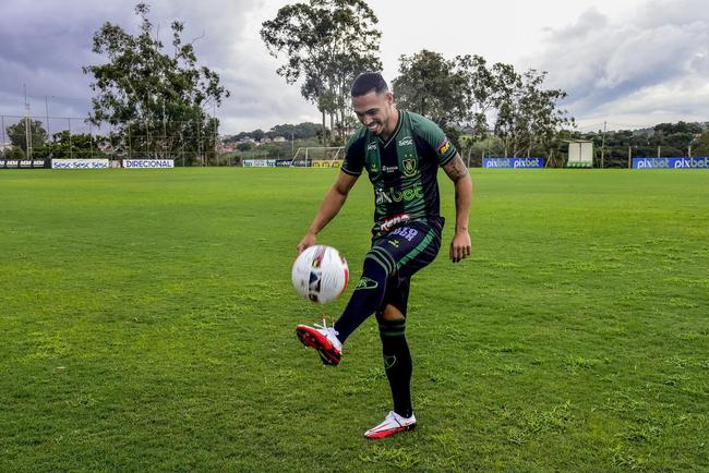 Novo reforço do América para 2022, o zagueiro Éder foi apresentado oficialmente no dia 10 de janeiro