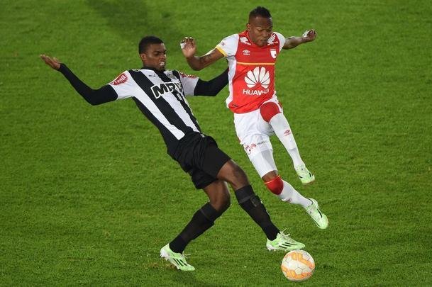 No ano seguinte, o Atlético foi enfrentar o Santa Fe, mais uma vez, pela Copa Libertadores. Depois de duas derrotas seguidas nas duas primeiras rodadas, o Galo precisava da vitória para seguir sonhando com a classificação. Com gol de Lucas Pratto, no segundo tempo, o alvinegro conquistou seu único triunfo no El Campín: 1 a 0.