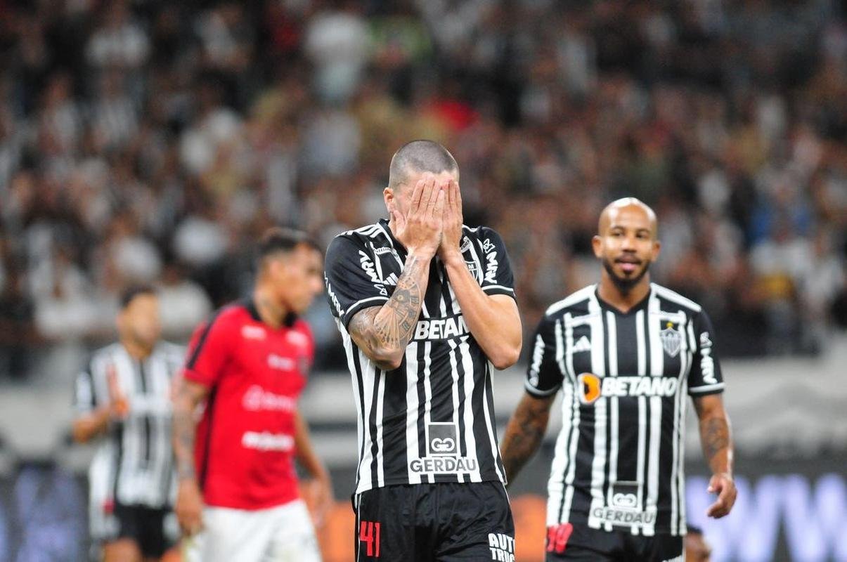 Atltico e Brasil de Pelotas-RS se enfrentaram nesta quarta-feira (12/4), no Mineiro, pela ida da terceira fase da Copa do Brasil