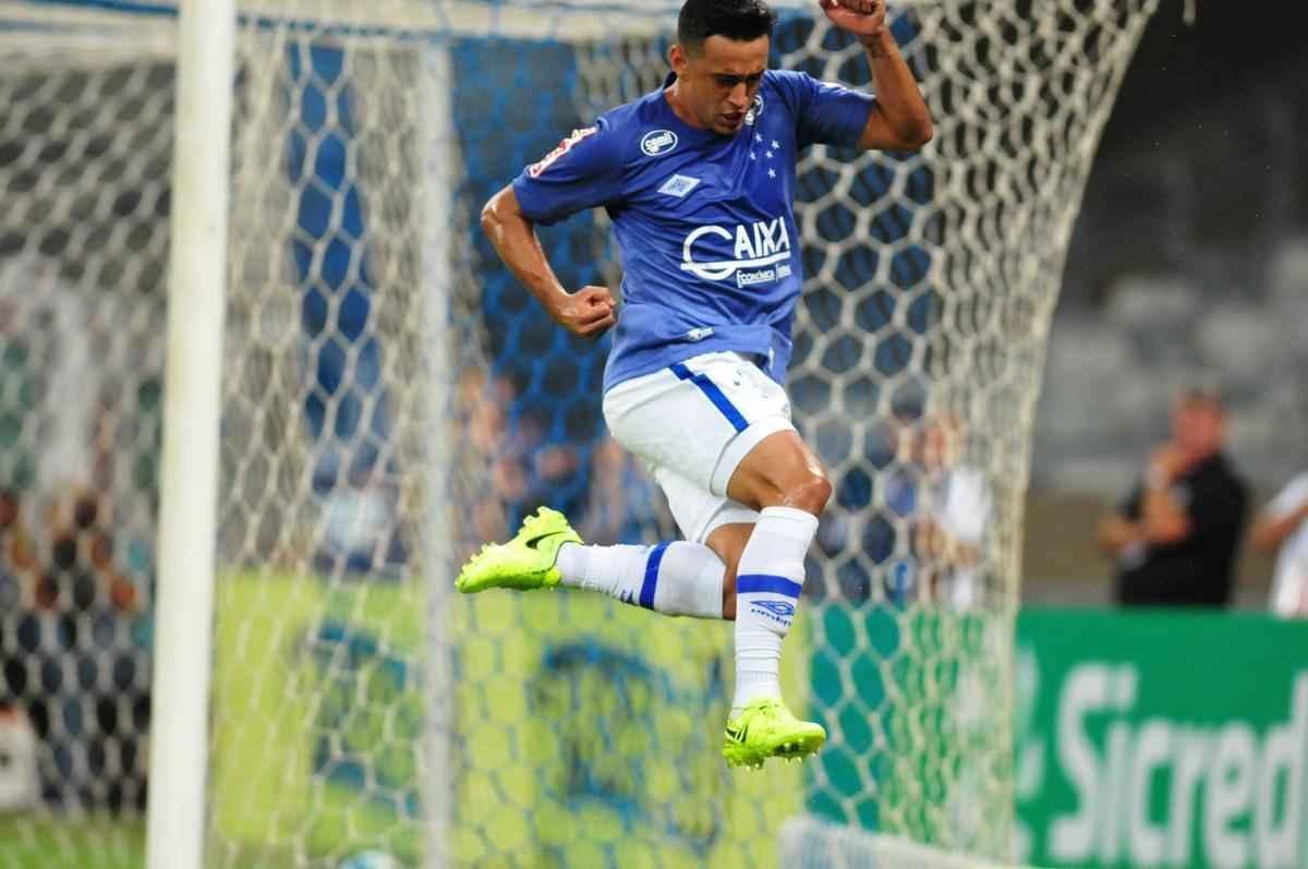 Imagens do jogo entre Cruzeiro e So Fransciso-PA, pela Copa do Brasil, no Mineiro