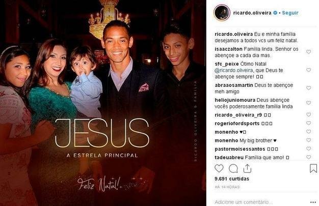Ricardo Oliveira postou uma foto ao lado da famlia 