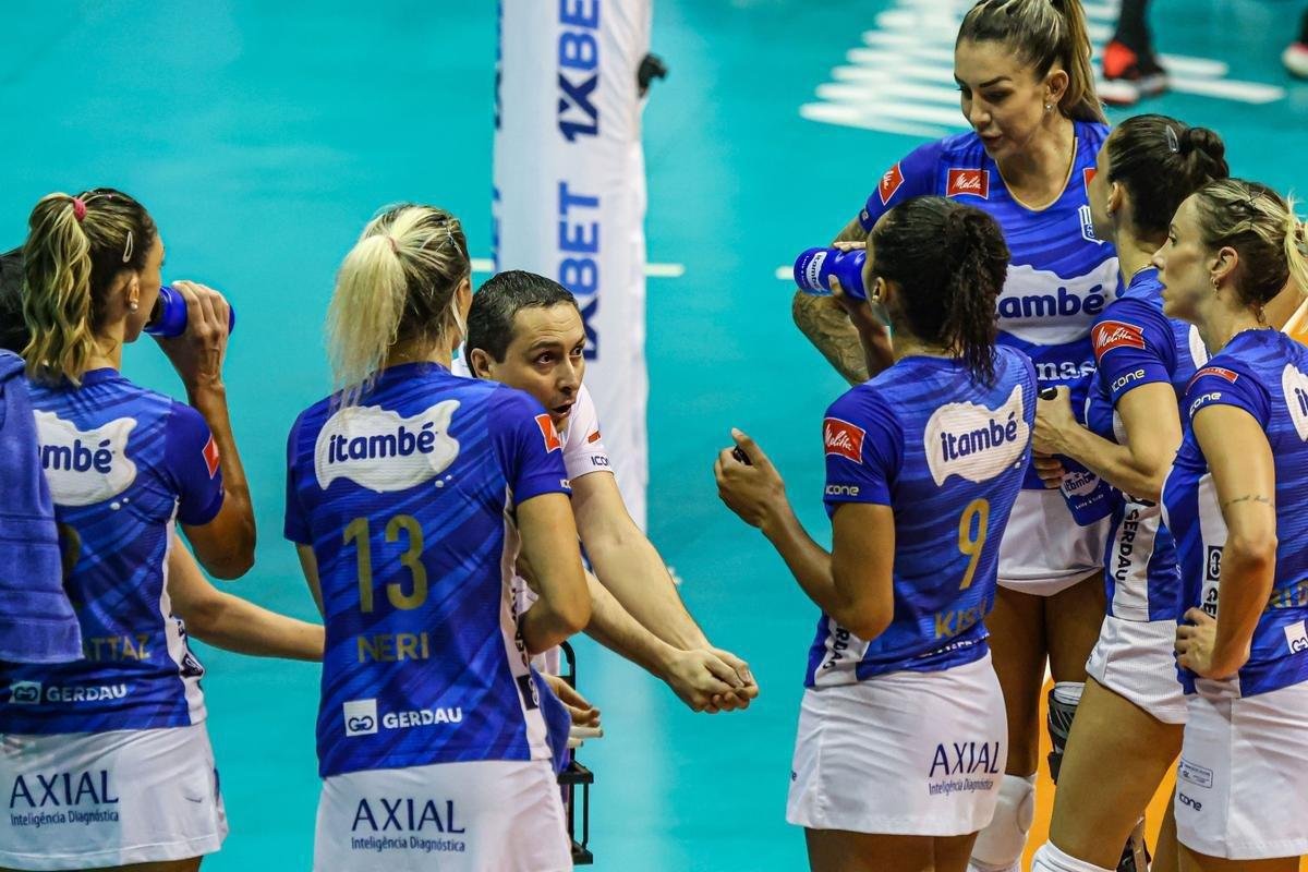 Minas venceu a segunda partida da deciso, por 3 sets a 1, nesta sexta-feira, na Arena Nilson Nelson, em Braslia, e fechou a srie melhor de trs com dois triunfos. As parciais foram de 26/24, 18/25, 25/15 e 25/17. 