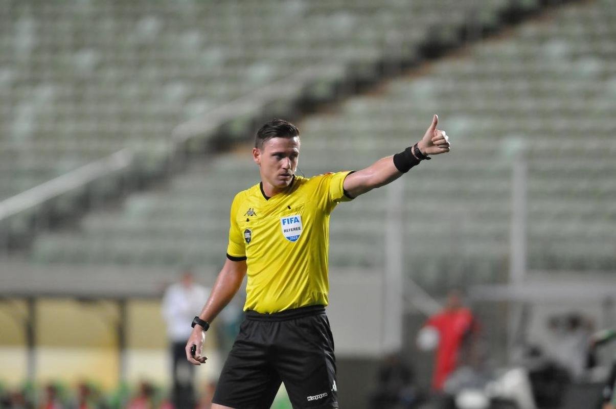 Fotos do jogo entre Amrica e Santa Cruz