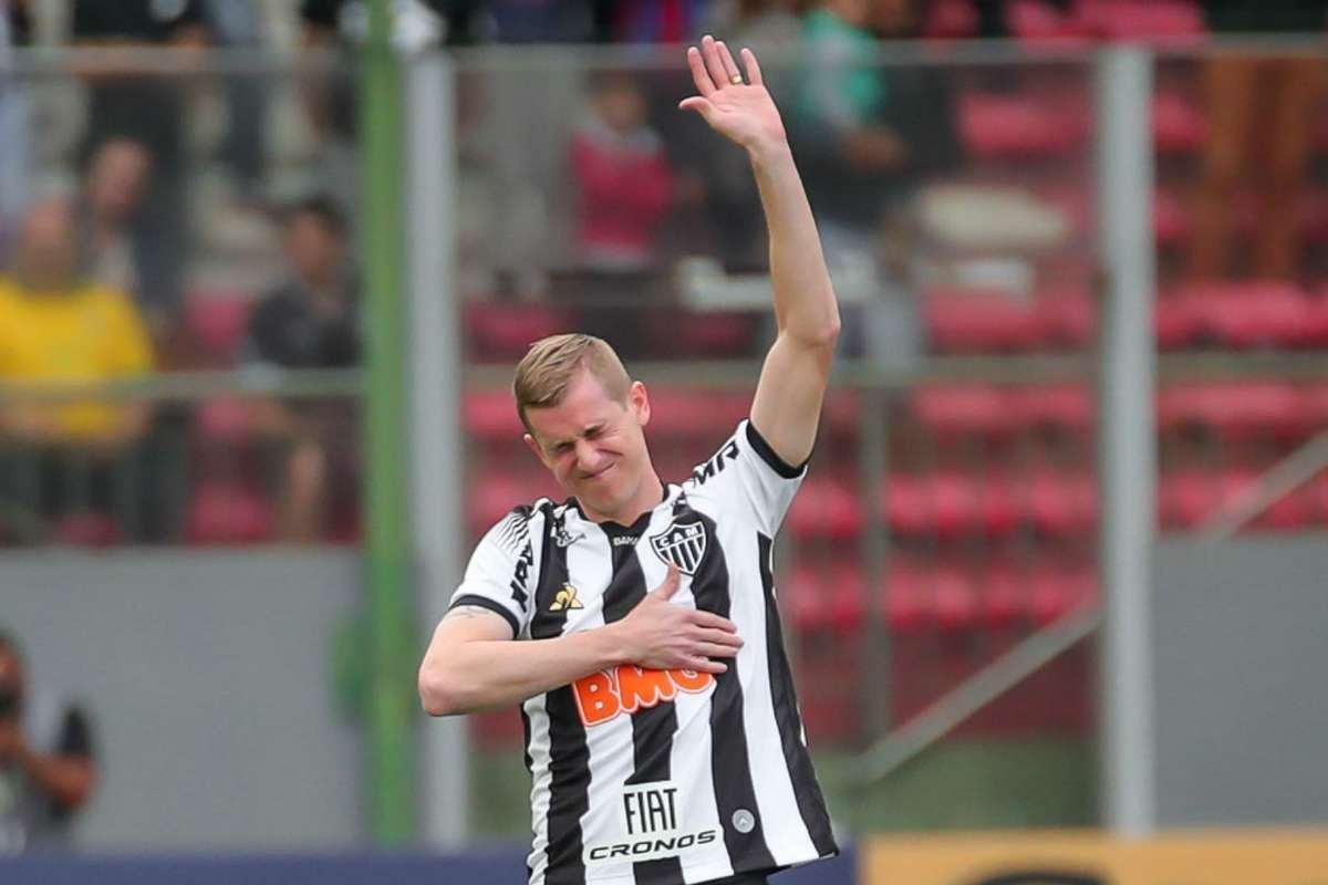 21 - Adilson - O ex-volante foi titular em oito partidas do Atlético na Libertadores de 2019. Naquele ano, foi forçado a se aposentar por conta de um problema no coração e passou a integrar a comissão técnica. Em 2020, foi demitido e acionou o clube alvinegro na Justiça.