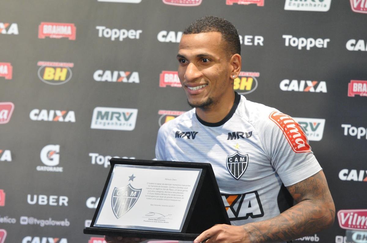 O elenco do Atltico treinou nesta quinta-feira de olho no jogo contra o Corinthians, neste domingo