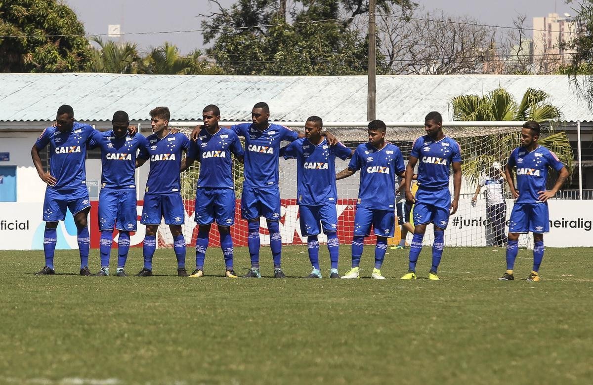 Cruzeiro chegou a abrir 2 a 0 sobre o Londrina, com gols de Lucas Silva e Sassá, mas cedeu o empate no segundo tempo e perdeu nos pênaltis por 3 a 1. Time foi eliminado na semifinal da Primeira Liga.