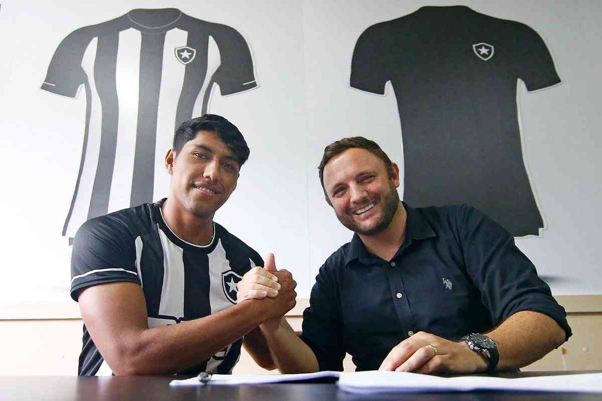 Botafogo anunciou o zagueiro Segovia