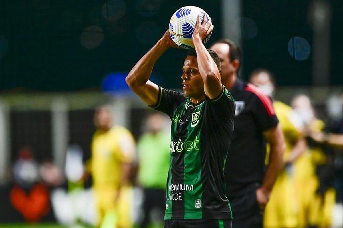 O América renovou com o lateral-esquerdo João Paulo até o fim de 2022