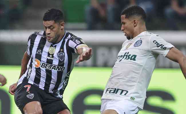 Hulk reclamou de lance com Murilo em Palmeiras 0x0 Atlético