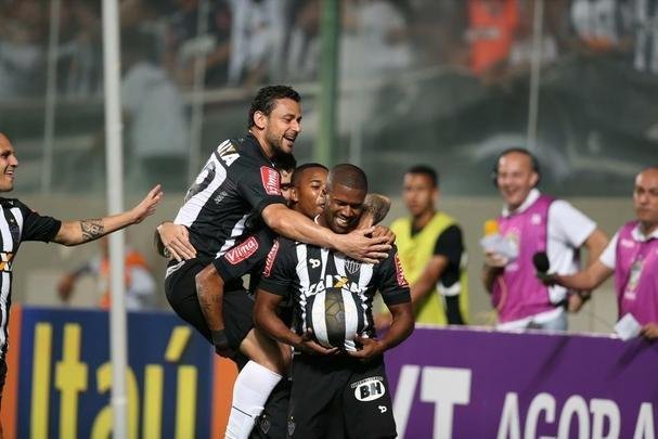 Lance de Atltico x Chapecoense, jogo vlido pelo Campeonato Brasileiro