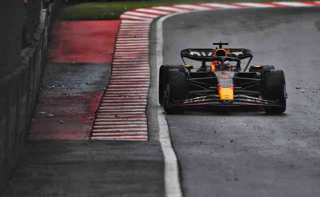 Verstappen fez o melhor tempo e larga na pole na corrida deste domingo (18)