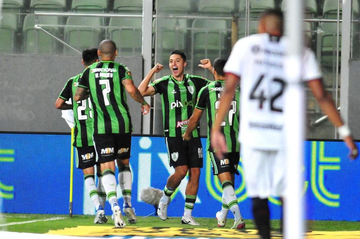 Fotos do jogo entre Amrica e Athletico-PR, no Independncia, pelo Campeonato Brasileiro de 2022