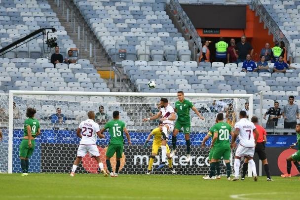 Imagens da partida entre Bolvia e Venezuela