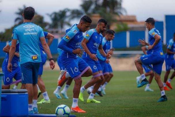 Treino do Cruzeiro nesta segunda-feira, na Toca da Raposa II. Time de Rogrio Ceni enfrenta o Cear na quarta-feira, s 19h30, no Castelo, em Fortaleza, pela 21 rodada do Campeonato Brasileiro