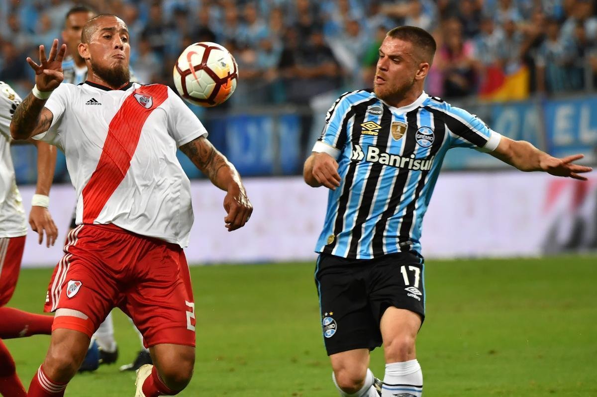 Ramiro - O meio-campista, de 25 anos, disputou 45 jogos nesta temporada e marcou 4 gols. A imprensa gacha especula que ele possa ser envolvido na negociao por Thiago Neves, do Cruzeiro.
