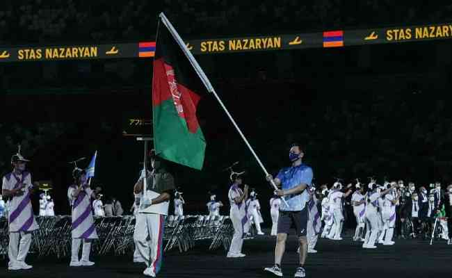 Bandeira do Afeganisto durante a cerimnia de abertura dos Jogos Paralmpicos de Tquio
