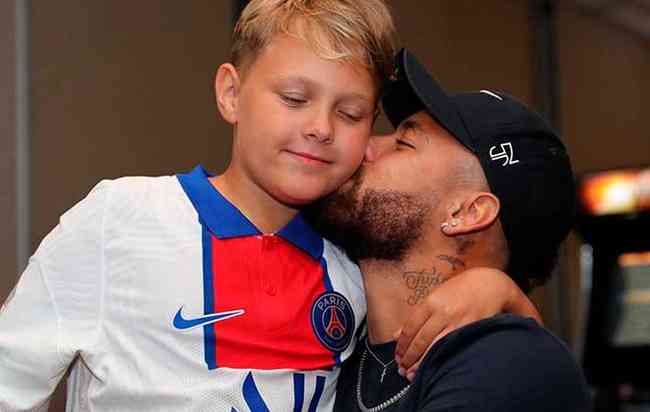 Davi Lucca, de 11 anos, e o pai Neymar, de 30