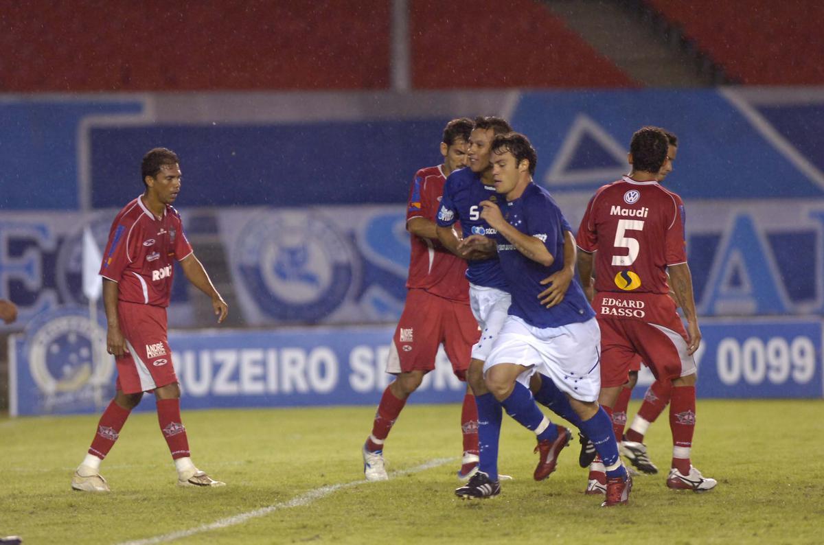 O Cruzeiro reencontrou o Ituiutaba na semifinal do Mineiro de 2009 e venceu os dois jogos. No primeiro, Wellington Paulista, Kleber (2) e Wanderley anotaram os gols do triunfo por 4 a 1. No segundo, Wanderley e Leonardo Silva garantiram o placar de 2 a 1. Na final, a Raposa fez 5 a 0 sobre o Atltico na partida de ida e empatou por 1 a 1 na volta.