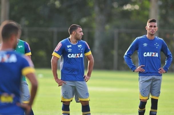 Cruzeiro teve volta de argentino, e Mano Menezes esboou equipe titular para pegar o Sport