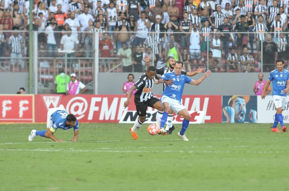 Fotos do primeiro tempo da finalssima do Mineiro, entre Atltico e Cruzeiro, no Independncia