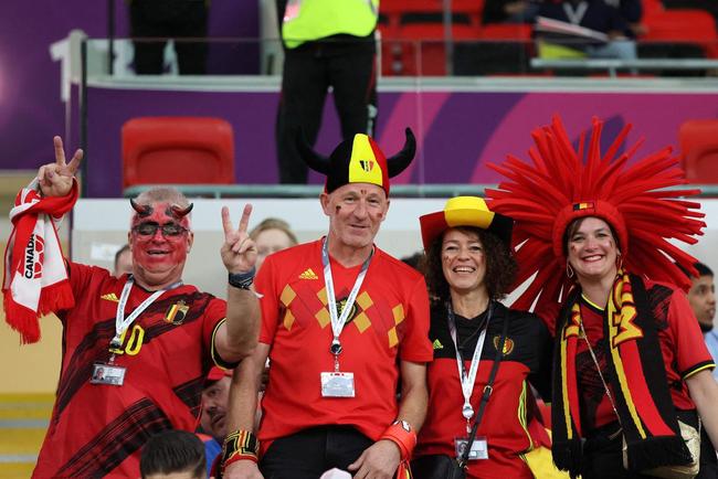 Torcedores de Bélgica e Canadá no jogo pela Copa do Mundo