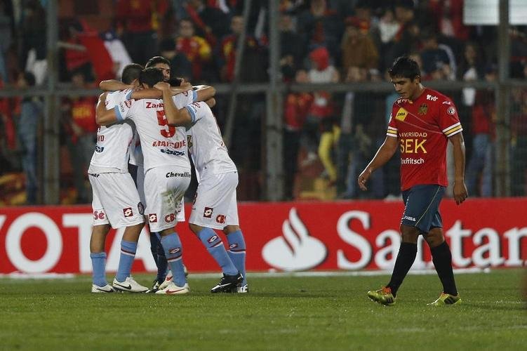 Oitavas de final de 2014: Arsenal-ARG 0 x 0 Unin Espaola (Arsenal se classificou fora de casa com vitria por 1 a 0).