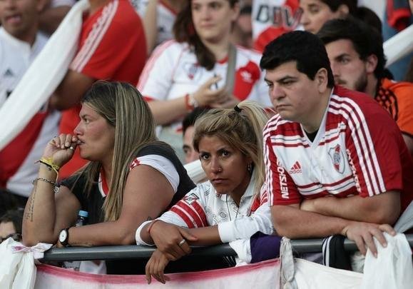 Torcedores do River Plate lotaram o Monumental e tiveram que voltar para casa frustrados