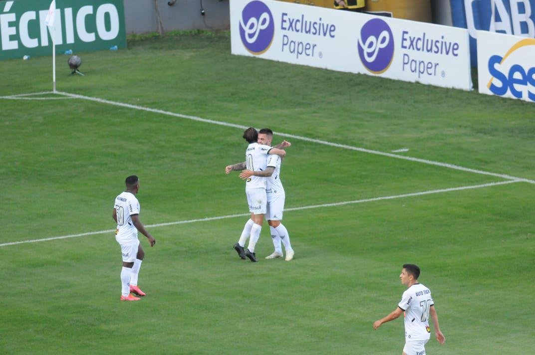 Fotos do clssico entre Amrica e Atltico, no Independncia, em Belo Horizonte, pela 10 rodada do Campeonato Mineiro. Jogo marcou o retorno dos dois rivais ao futebol em plena pandemia do novo coronavrus (Juarez Rodrigues/EM/DAPress)