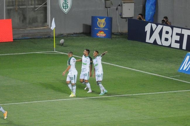 Ademir, de pnalti, sacramentou a virada do Amrica sobre o Palmeiras no Independncia