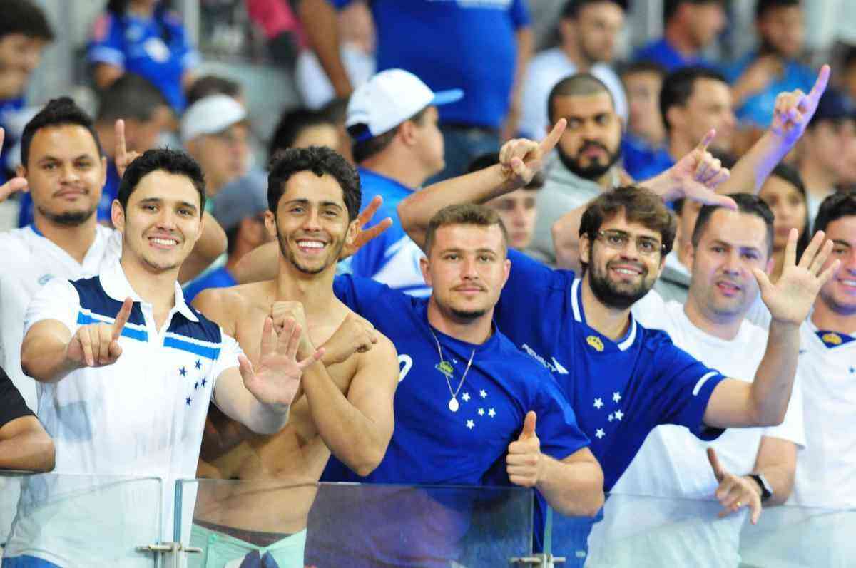 Imagens da torcida do Cruzeiro em jogo contra o So Paulo, pela Copa do Brasil, no Mineiro