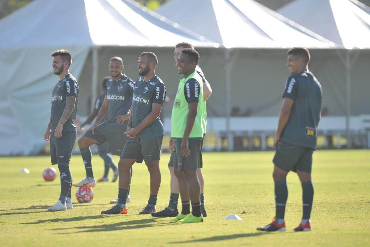 Veja fotos do treino do Atltico
