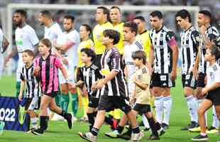 Mascotinhos do Atltico no jogo contra o Juventude, no Mineiro, pelo Campeonato Brasileiro de 2022