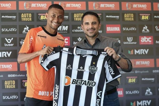 Ademir  apresentado no Atltico; veja as fotos