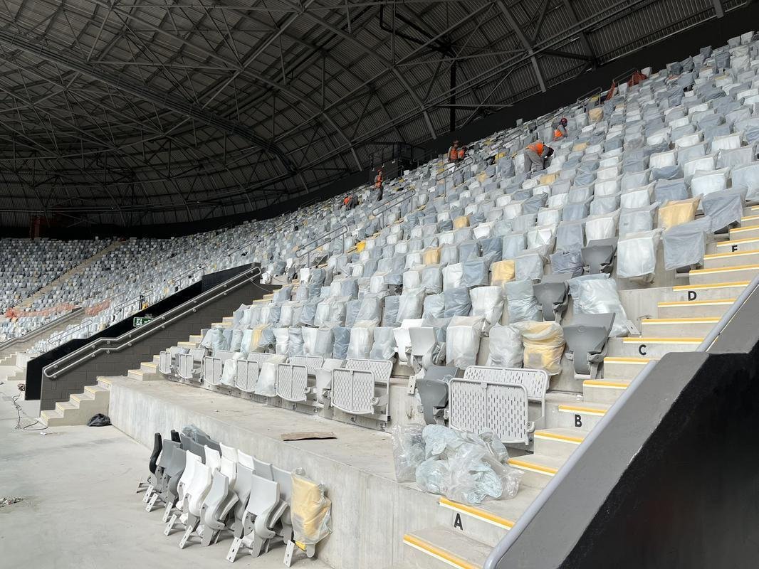 Os assentos mais altos do estdio, no setor Leste