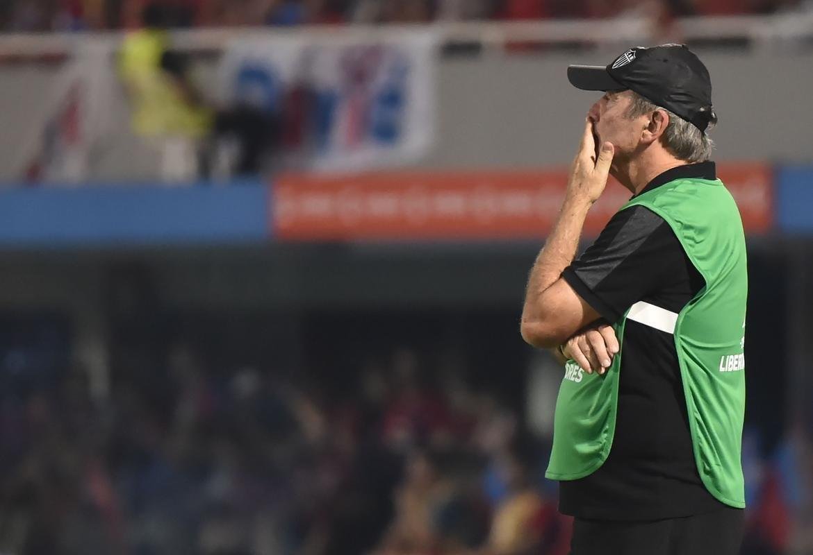 Fotos do duelo entre Cerro Porteo e Atltico, em Assuno, pela Copa Libertadores
