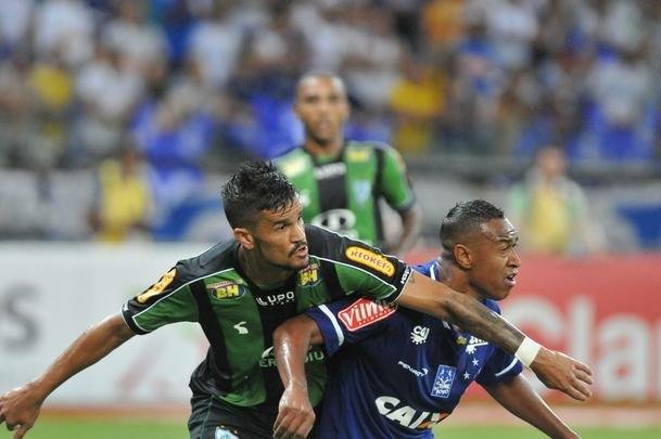 Cruzeiro e Amrica ficaram no empate, e permitiriam a chegada do Uberlndia  liderana