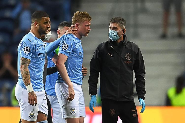 Imagens da grande decisão entre Manchester City e Chelsea no Estádio do Dragão