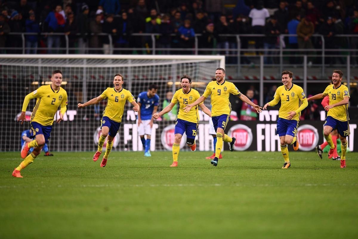 Festa da Sucia com a conquista da vaga na Copa de 2018 sobre a tradicional Itlia