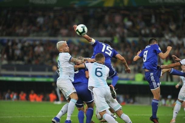 Fotos do duelo entre Argentina e Paraguai, no Mineiro, pela Copa Amrica